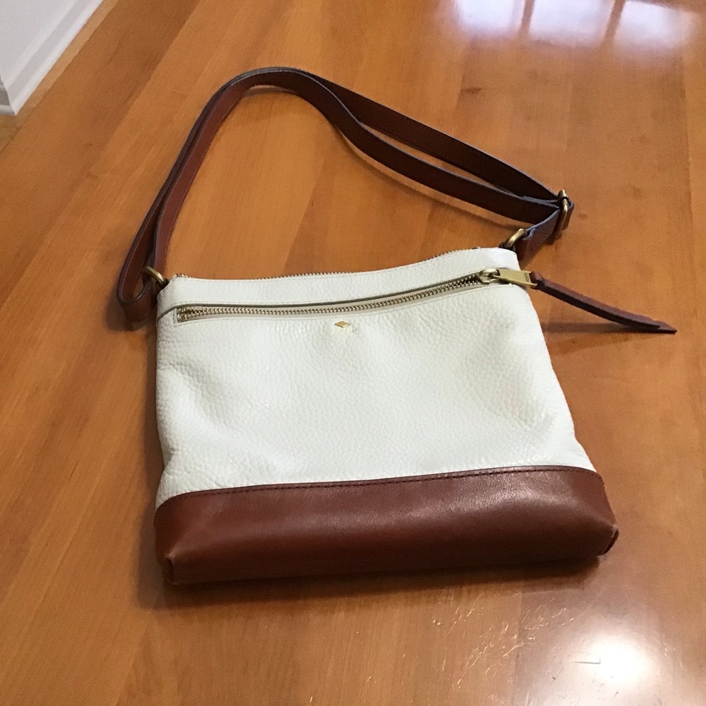 Fossil crossbody leather with adjustable strap.